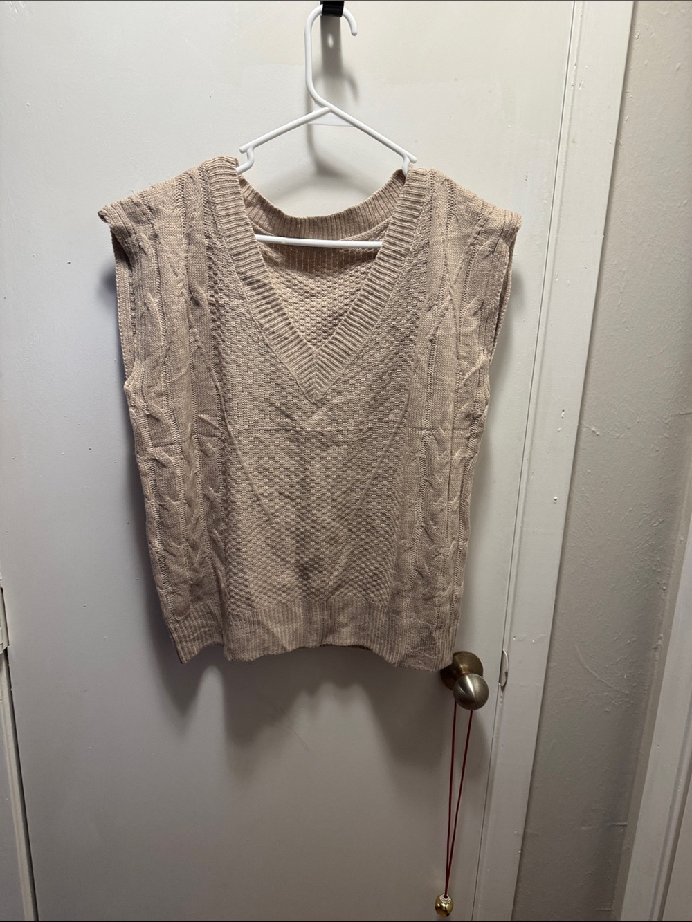 Oversized Beige Cable-Knit V-Neck Sweater Vest(11)